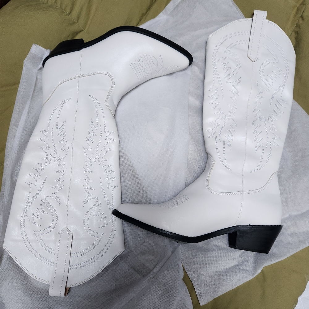 Kneehigh White Western Boots NEW